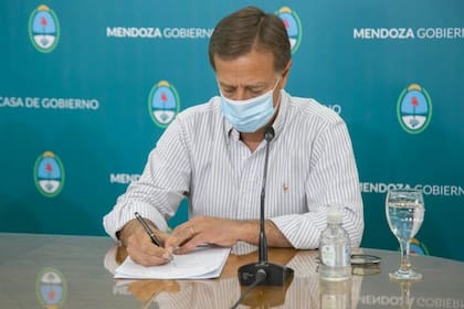 El gobernador de Mendoza, Rodolfo Suarez, afronta el mayor reclamo de gremios docentes y de la salud desde que comenzó su gestión