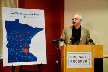 El gobernador de Minnesota, Tim Walz, anunció la puesta en marcha del nuevo Crédito Fiscal por Hijos en el estado
