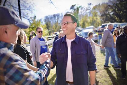 Las razones por las que los niveles de aprobación de Shapiro en Pensilvania se mantienen altos