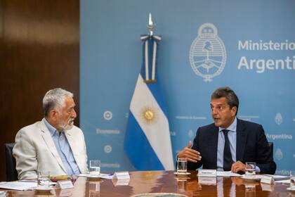 El gobernador de San Luis, Adolfo Rodríguez Saá, con el ministro de Economía, Sergio Massa