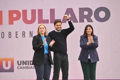 el gobernador de Santa Fe Maximiliano Pullaro junto a su vice Gisela Scaglia