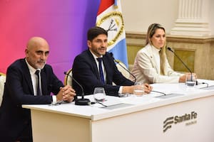 El gobernador de Santa Fe, Maximiliano Pullaro, en la campaña para la elección de convencionales constituyentes que se hará el domingo