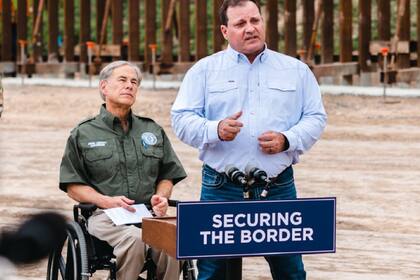 El gobernador de Texas, Greg Abbott, impulsó fuertes medidas contra la inmigración ilegal