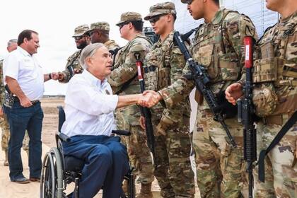 El gobernador de Texas, Greg Abbott, mantiene firme su postura frente a la ley SB4