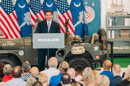 El gobernador enalteció la participación de expertos en historia afroamericana en las reformas del plan de estudios