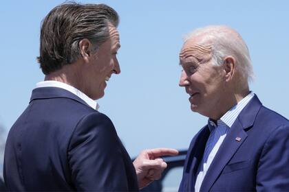 El gobernador Gavin Newsom busca el apoyo de Joe Biden para asegurar exenciones climáticas clave antes del retorno de Donald Trump