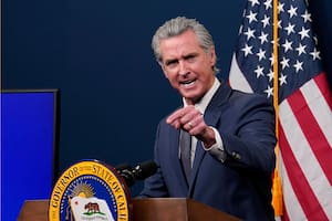 El gobernador Gavin Newsom firmó la ley AB 965 que prohíbe la venta de bicicletas eléctricas clase 3 a menores de 16 años en California (Foto/Rich Pedroncelli, archivo)