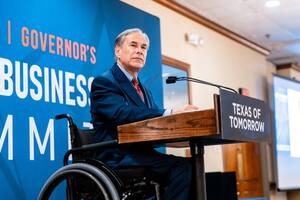 El gobernador Greg Abbott ordenó al Departamento de Seguridad Pública de Texas aplicar una política de tolerancia cero en la verificación del inglés para operadores de vehículos comerciales