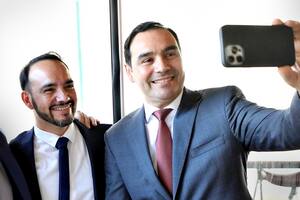El gobernador Gustavo Valdés junto a su hermano Juan Pablo, candidato a sucederlo en las elecciones del domingo