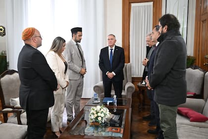 El gobernador Jaldo con líderes religiosos.