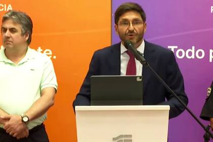 El gobernador Maximiliano Pullaro anunció el miércoles un aumento salarial para policías