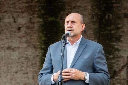El gobernador Omar Perotti puja por colocar a su candidato a senador.