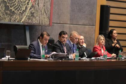 El gobernador Oscar Herrera Ahuad y el titular de la Renovación y conductor político del oficialismo, Carlos Rovira. Misiones viene de un gran triunfo en las urnas hace un mes y hace de la autonomía fiscal y del superávit primario uno de los ejes de la gestión renovadora.