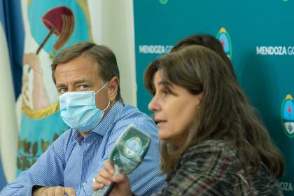 El gobernador Rodolfo Suarez junto con la ministra de Salud, Ana María Nadal informan sobre los nuevos casos positivos de Covid-19.