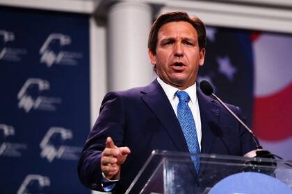 El gobernador Ron DeSantis apoya las medidas antiinmigrantes e incluso ha propuesto algunas