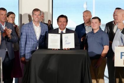 El gobernador Ron DeSantis destacó que este presupuesto con recortes impositivos convierte a Florida en un modelo de eficiencia fiscal frente a otros estados