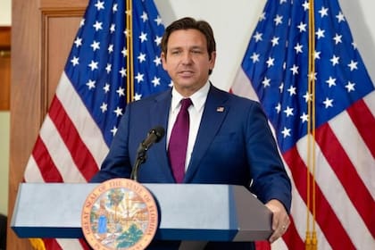 El gobernador Ron DeSantis busca aliviar la carga fiscal sobre los impuestos a la propiedad