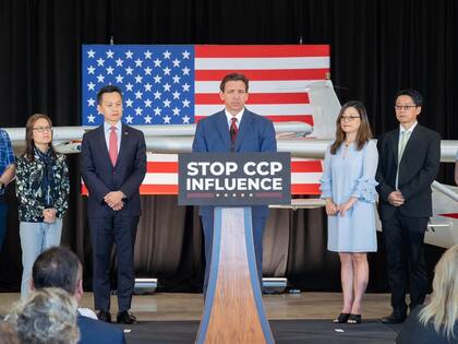 El gobernador Ron DeSantis firmó la Ley SB-264 en mayo de este año; entró en vigor en julio