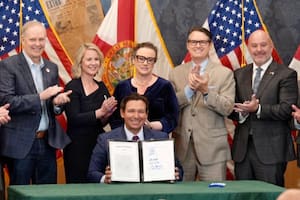DeSantis insiste con prohibirlos por ley en Florida en 2026