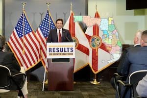 Noticias de Florida hoy: DeSantis aguarda decisión sobre posible impugnación del mapa congresional