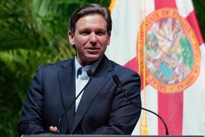 El gobernador Ron DeSantis se mantiene firme en sus políticas