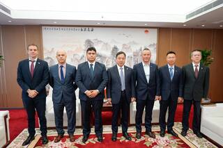 Vidal viajó a China en un intento por destrabar la construcción de las represas hidroeléctricas