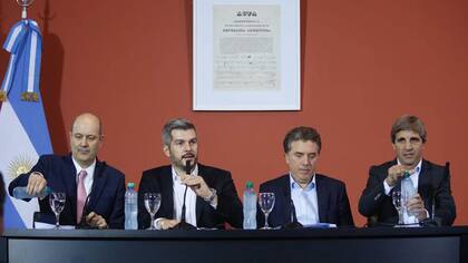 El equipo económico completo ayer durante la conferencia de prensa