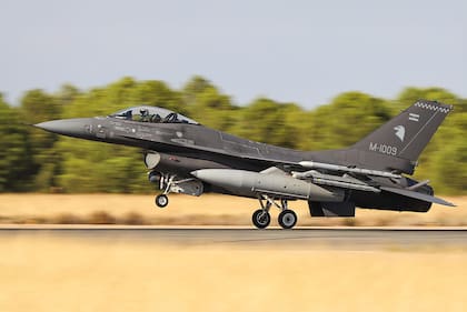 El gobierno argentino adquirió 24 aviones de combate F-16