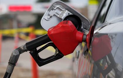El Gobierno autorizó un aumento a los combustibles