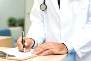 Clínicas de cuatro provincias advirtieron que restringen servicios y la obra social promete pagar