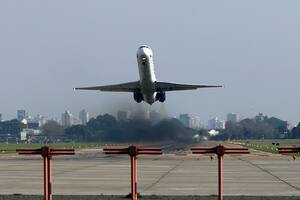 El Gobierno autorizó un aumento en las tarifas de los pasajes de avión de cabotaje