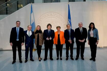 El Gobierno busca de las últimas puntadas al nuevo programa con el cual espera acelerar la recuperación de la economía y la salida del “cepo”