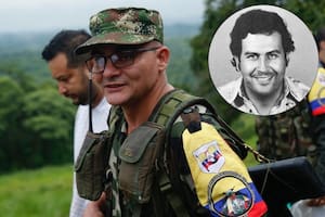 El gobierno colombiano ofrece una millonaria recompensa por el líder del EMC. Su historial criminal incluye atentados, secuestros y narcotráfico