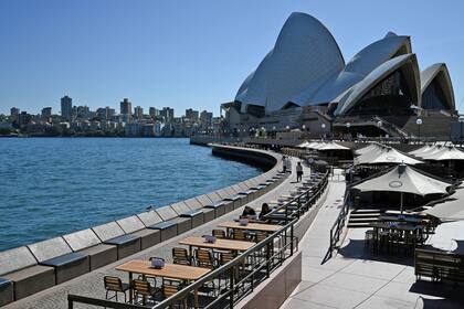 El gobierno de Australia comunicó hoy que pasará a vetar el ingreso de personas no residentes en el país