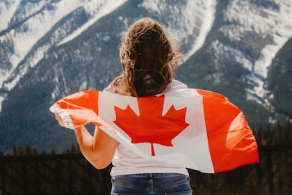 El gobierno de Canadá permite a los extranjeros vivir y trabajar en el país a través de distintos programas de inmigración