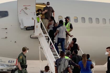 El gobierno de Donald Trump insiste en deportar a veteranos de guerra no ciudadanos