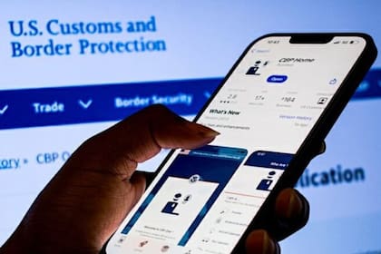 El gobierno de Donald Trump lanzó la herramienta CBP Home en marzo de 2025