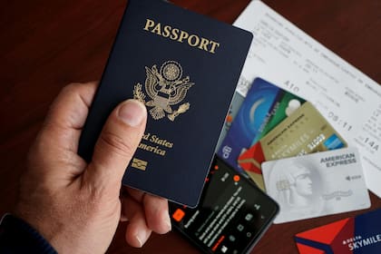 El gobierno de EE.UU. rechaza los trámites de pasaporte de quienes deban US$2500 o más en manutención infantil