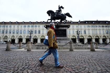 el gobierno de España anunció la firma de un contrato de 432 millones de euros (467 millones de dólares) con China para adquirir material sanitario para hacer frente a la pandemia.