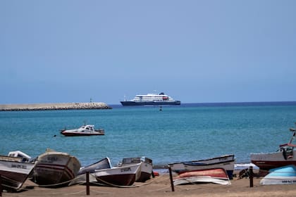 El Gobierno de España tomó distancia de una posible escala en Canarias y pidió esperar la evaluación sanitaria completa
(AP Photo/Arilson Almeida)
