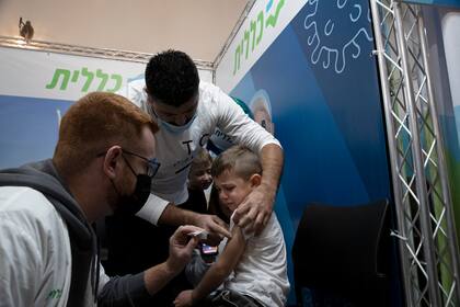 El gobierno de Israel ha expresado su duda respecto de que el país pueda alcanzar la “inmunidad colectiva” si los niños no se encuentran vacunados, dado que representan una buena parte de la población
