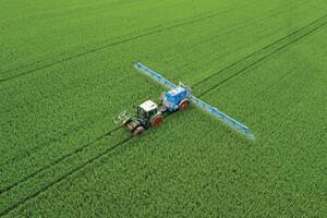 El gobierno de Javier Milei eliminó la exigencia del director técnico en establecimientos elaboradores de fitosanitarios