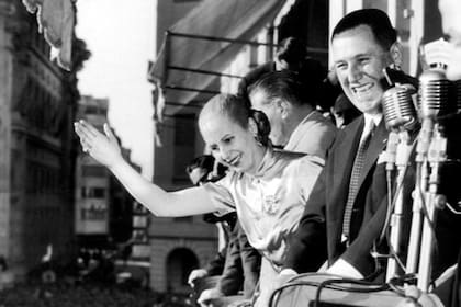 El gobierno de Juan Domingo Perón (quien en la imagen aparece con su esposa Eva Duarte), permitió el ingreso de miles de prófugos nazis