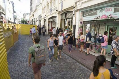 El gobierno de la Ciudad está reparando la calle Defensa