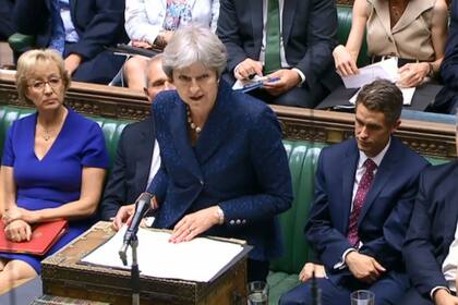 El gobierno de Theresa May aprobó la nueva legislación pese a la resistencia de padres conservadores y escuelas religiosas