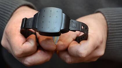 El Gobierno enviará a pulseras electrónicas para proteger a mujeres en casos de violencia de género