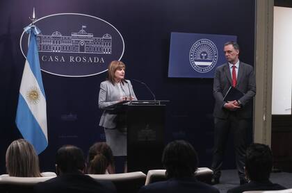 El Gobierno enviará al Congreso la reforma del Código Penal
El jefe de Gabinete, Manuel Adorni, y la ministra de Seguridad, Patricia Bullrich, anunciaron que el nuevo Congreso contemplará la reforma.