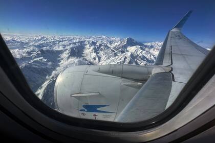 El Gobierno está decidido a hacer los deberes para privatizar Aerolíneas Argentinas y ya conversa con interesados.
