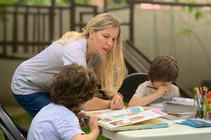 El Gobierno impulsa un proyecto que redefine el rol de las familias en la instrucción de sus hijos
