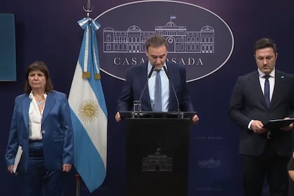 El Gobierno informó los detalles del operativo antidrogas en una conferencia de prensa brindada por la ministra Patricia Bullrich, el ministro Luis Petri y el vocero Manuel Adorni